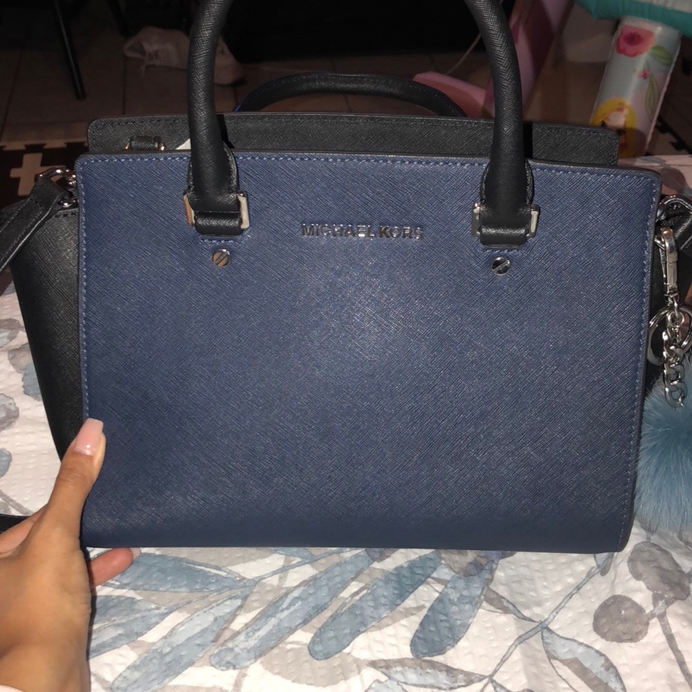 ** SOLD**Michael kors medium Selma